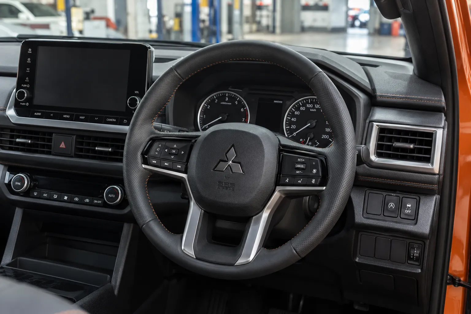 Руль и приборная панель праворульного Mitsubishi Triton VI