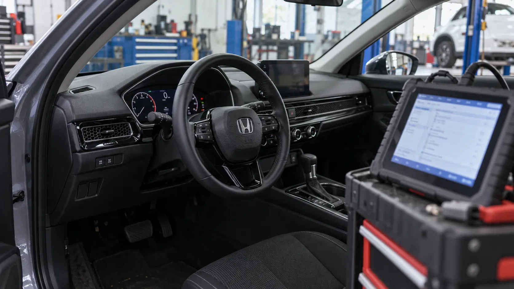 Рулевое колесо Honda Civic и диагностический планшет